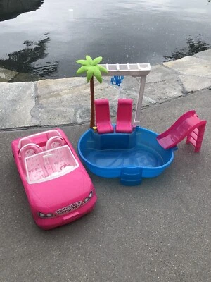 芭比 Glam 游泳池和芭比娃娃 Glam 可调式汽车,2 件夏季趣味玩具套装,粉红色 — 第 1/4 张图片