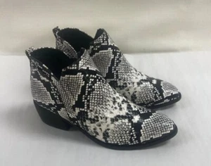 Girl carrier snake women’s classic western chunky block low heel ankle bootie 6 - Picture 1 of 7