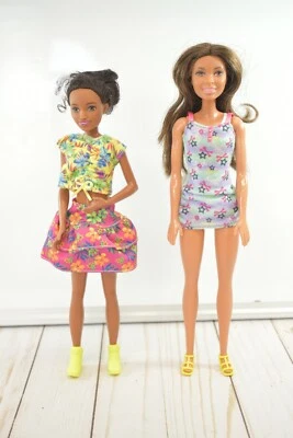 2 AFRICAN AMERICAN BARBIES COMPLETE OUTFITS AND SHOES FASHIONISTAS & SKI MATTEL - Image 1 of 4