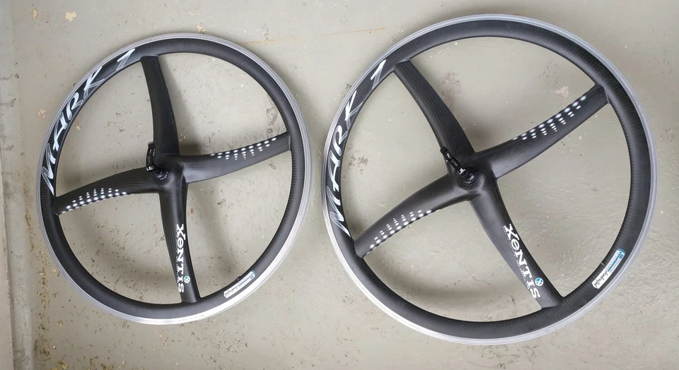 Laufradsatz Xentis Mark 1 28" 700C 622 LRS Carbon Felgen DT Swiss Lightweight - Bild 1 von 4