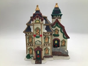 BELEUCHTETES VIKTORIANISCHES WEIHNACHTSINN AUS KERAMIK - Bild 1 von 6