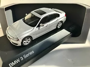 Occhiali BMW Serie 3 F30 Argento. Paragon 1:43 - Foto 1 di 7