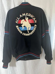 GIACCA STILE BOMBER VINTAGE PIONEER WEAR AMERICAN RODEO CHAMPIONSHIP TAGLIA 38 - Foto 1 di 8