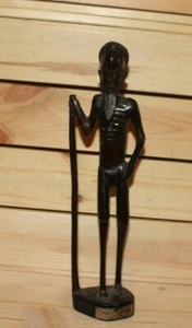 Figura tribal africana vintage tallada a mano madera anciano con bastón - Imagen 1 de 12