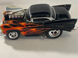 MUSCLE MACHINES 1957 CHEVY --  DIECAST CAR 1/64 - 57 CHEVY - BLACK - FLAMES  L5 - Picture 1 of 2
