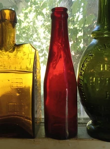 PRETTY ROYAL RUBY RED 1950 SMALL SIZE BEER BOTTLE ANCHOR HOCKING GLASS LIP CHIP - Picture 1 of 8
