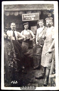 N° 790/377 CPA   MILITAIRES ALLEMANDS Atelier Entretien POSTKARTE SOLDIIERS  WW1 - Imagen 1 de 2