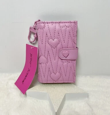 BETSEY JOHNSON Estuche para Tarjetas Billetera Repujado Corazón Rosa Amor Llavero Nuevo con Etiquetas Foto 1 de 3