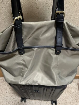 Madden Girl Travel Bag.  Large 16x20 Great Condition Fits On Carry On Zipper Top - Image 1 of 4