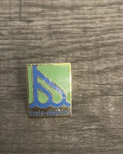 Vintage Trois Rivieres Quebec Canada Pin Lapel Hat Enamel Single Clutch Back - Picture 1 of 2