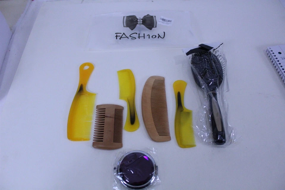 Lote de 7 piezas para el cuidado del cabello de belleza con compacto facetado, 5 peines, cepillo Foto 1 de 4