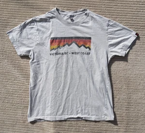 Victoria BC West Coast Mountain Skyline 100% Cotton Graphic VTG T-Shirt- M - Picture 1 of 7