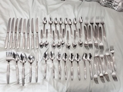 ONEIDA MALIBU WITH RIDGES STAINLESS 53 PIECE SERVICE FOR 8 WITH SERVING PIECES - Image 1 of 4