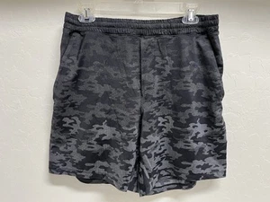 Lululemon schwarz Camo Surge 7" ungefütterte Herrenshorts Größe Large Training Fitnessstudio - Bild 1 von 11