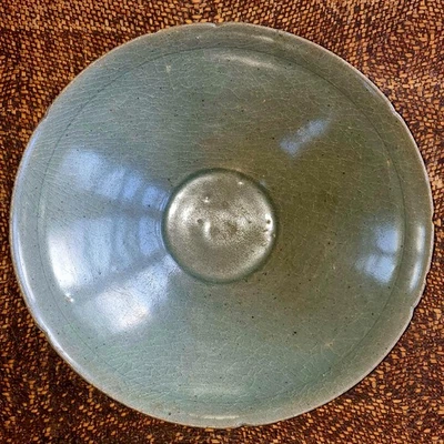 Antiguo cuenco antiguo con borde de loto Celadon de gres fino coreano Goryeo siglo XII - GRANDE Foto 1 de 4