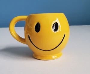 Vtg 1970’s Marked McCoy Pottery USA Ceramic Yellow Smiling Happy Smiley Face Mug - Picture 1 of 4