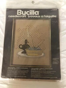 Vintage Bucilla Handarbeitsset MEMORABILIA Bild oder Wandpaneel Strickmotiv - Bild 1 von 3