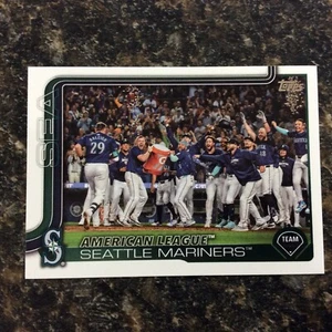 2025 Topps Series 1 #96 Seattle Mariners - Picture 1 of 2