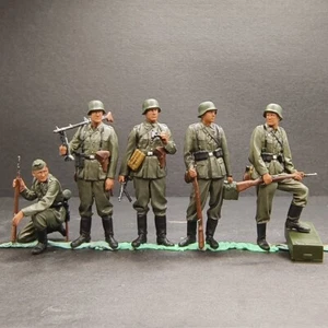 1/35 Mid WWII German Infantry Set 5 Soldiers Painted Model - Picture 1 of 2