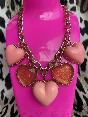 Collar Betsey Johnson Vintage Coral Claro Rosa Lucita Corazón Hinchado Brillo RARO Foto 1 de 4