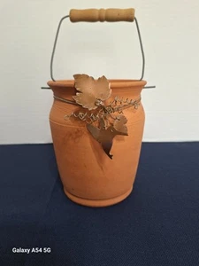 Vintage hängendes Terrakotta Pflanzgefäß Kupfer Blätter & Kolibri Holz Bügelgriff - Bild 1 von 18