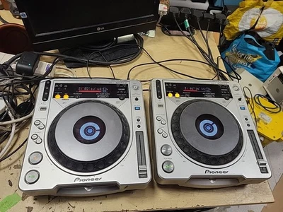 2 x Pioneer CDJ-800MK2 DJ CD/MP3 Player - Paar - funktionstüchtig  - Bild 1 von 4