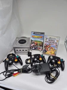 ➡️ Nintendo GameCube Silber + 3 Controller + Zubehörpaket Mario Kart+Smash Bros - Bild 1 von 21