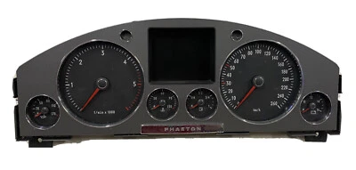VW PHAETON 3D 3,0TDI INSTRUMENT CLUSTER SPEEDOMETER CLOCKS DIALS KM/H 3D0920885A - Image 1 of 4