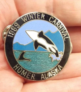 1989 Alaska Pin Winter Carnival Homer Alaska with Killer Whale Nice Souvenir Pin - Picture 1 of 4