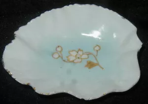 VECCHIO ANELLO IN PORCELLANA LIMOGES FRANCESE ELITE, PORTAGIOIE, A FORMA DI FOGLIA, DIPINTO A MANO - Foto 1 di 4