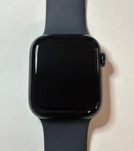 Used Apple Watch Series 9 GPS Midnight 45mm Aluminum Case with Black Sport Loop - Photo 1 sur 4