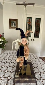 "Vintage Hofclown Narr Marionette - auf Ständer - Porzellangesicht, Hände 18""-30"" - Bild 1 von 11