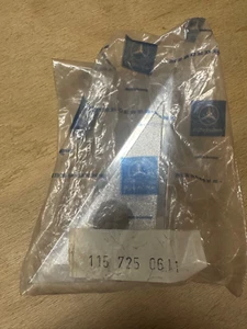 A 1157250611 Aussen Spiegel Platte Blende innen rechts Mercedes W 114 115, extra - Picture 1 of 4