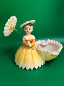 RARO! Cenicero/plantador vintage 1956 Napco Girl con paraguas amarillo Japón - Imagen 1 de 12
