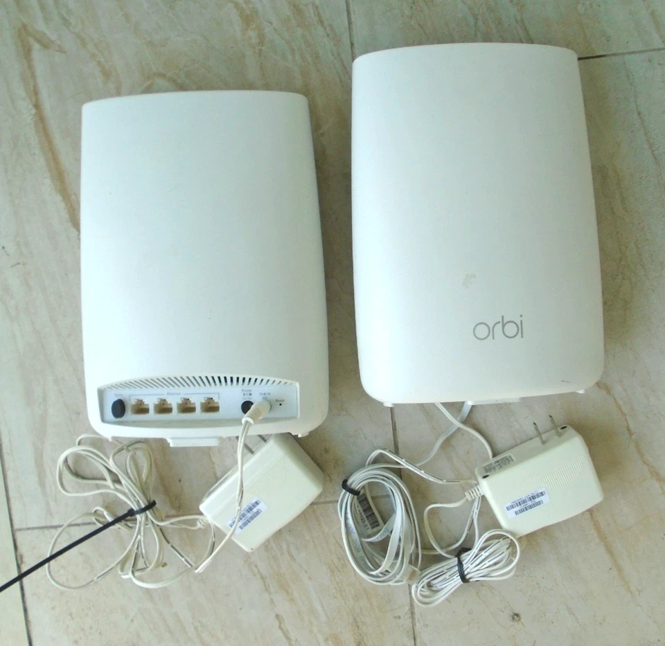 Router Netgear Orbi Satellite RBS50 y Orbi RBR50 Juego de 2 piezas Foto 1 de 4