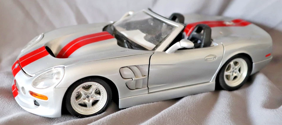 Carroll Burago Shelby 1999 Serie 1 Die Cast Modelo 1:18 Plateado Rojo Rayas Foto 1 de 4
