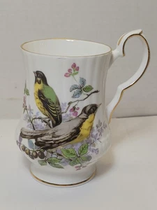 Tazza Royal Windsor Fine Bone China Bird bordo oro Inghilterra alta 4" - Foto 1 di 8