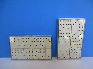 DOMINO 28 TESSERE PLASTICA BICOLORE ISAT ITALY ANNI '80 - Picture 1 of 2