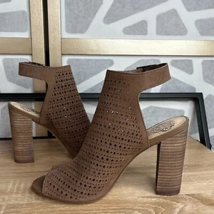 Vince Camuto Puntera Abierta Selda Tacones Botín Sandalia 7 m Cuero Perforado Nuevo - Imagen 1 de 6