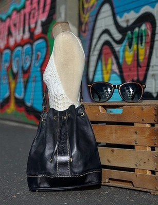 Bolsa balde Marino Orlandi preta vintage anos 90 bolsa de mão listrada de couro - Imagem 1 de 4