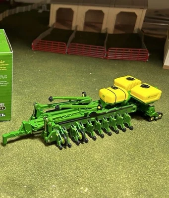 1/64 Ertl John Deere 1775NT 24 Row Planter On Tracks - Image 1 of 4