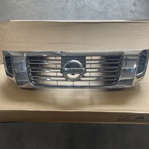 NISSAN NAVARA CHROME GRILLE WITH CAMERA 2021- - Picture 1 of 2