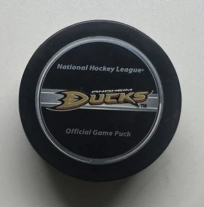Anaheim Mighty Ducks hockey puck official licensed product NHL - Picture 1 of 5