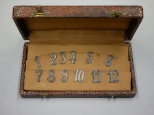 39127 - Bier-Zähler. Zahlen 1 - 12 im Etui. 7 x 12,5 x 2,5 cm. - Bild 1 von 5