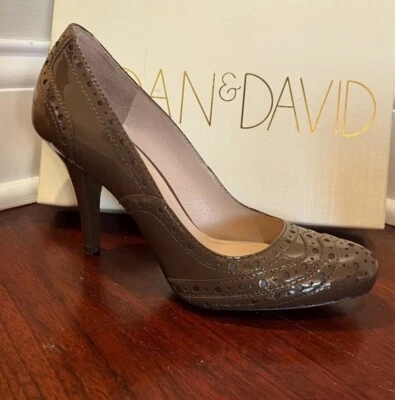 Zapatos de salón de charol Joan & David talla 7 Foto 1 de 4