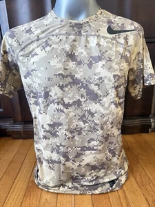 Nike Pro Hypercool T Shirt Mens sz M Gray Digital Camo Camouflage Fitted - Picture 1 of 8