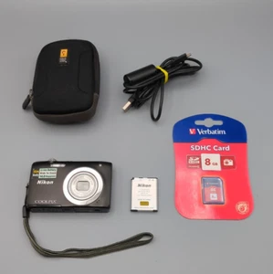 Nikon CoolPix S2600 14,0Mp Digital Compact Camera Black 5x, Charger, SD, READ - Foto 1 di 24
