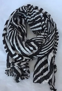 Le Chateau Women Geometric Print Scarf Rectangular Black White - Picture 1 of 11