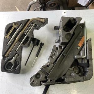 2004 VW TOUAREG EMERGENCY JACK TOOL KIT W/ FOAM OEM READ - Picture 1 of 10