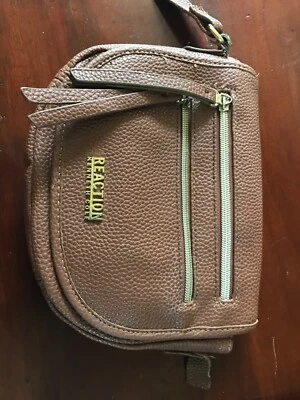 Bolso Bandolera Kenneth Cole Reaction Guijarro Marrón Plegable Foto 1 de 4